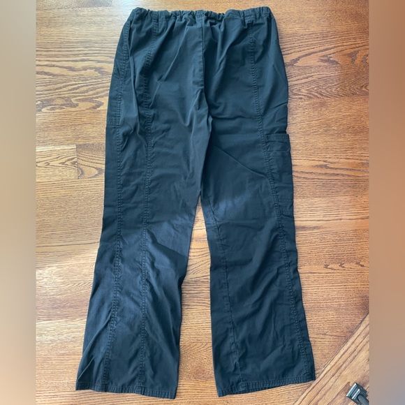 Black 🖤Cherokee Women Scrub Set 🏥 - Picture 3 of 13